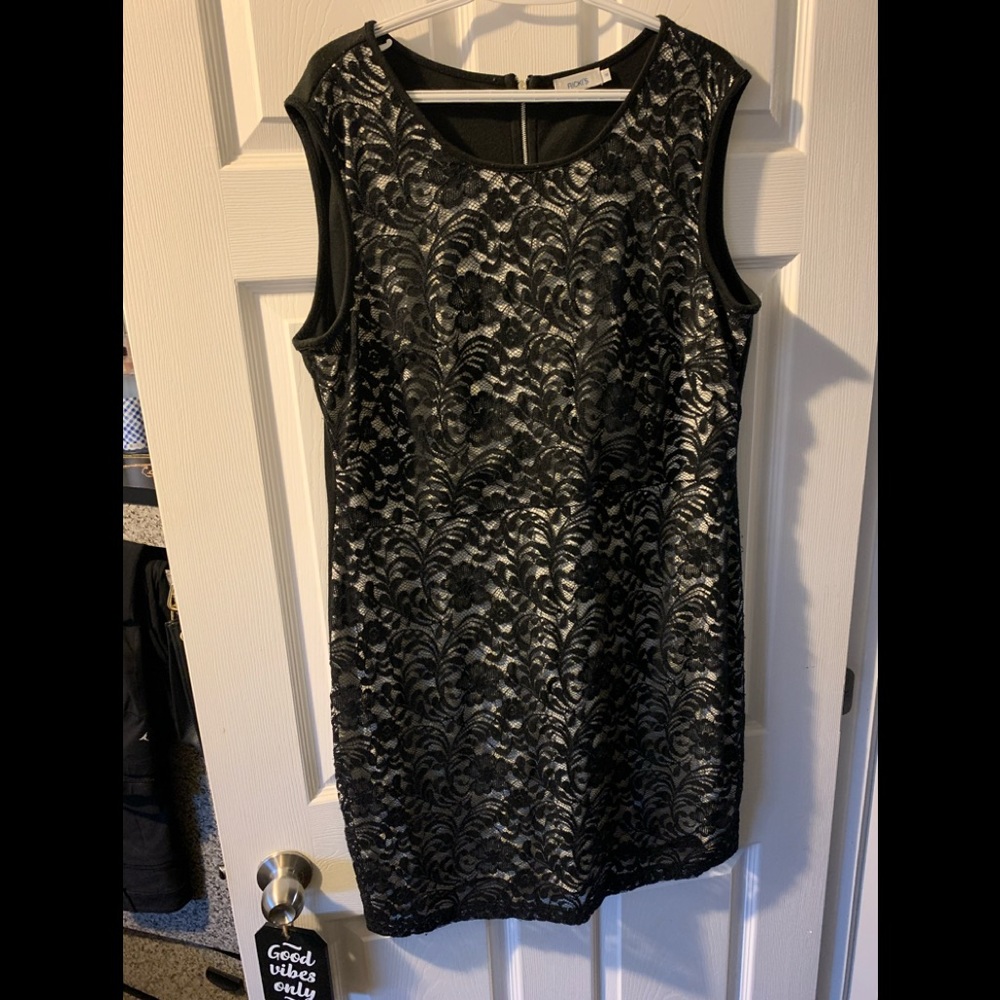 Size 18 lace black dress with white slip 👗